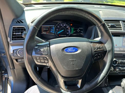 Used 2018 Ford Explorer XLT w/ Equipment Group 201A AWD/4WD image 13