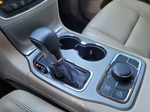 Certified 2018 Jeep Grand Cherokee Limited AWD/4WD image 12