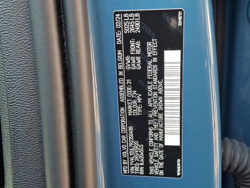 Certified 2024 Volvo XC40 B5 Plus w/ Climate Package image 27