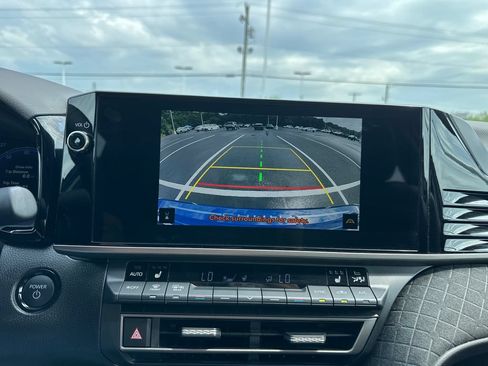 Used 2025 Toyota Camry XLE FWD image 25