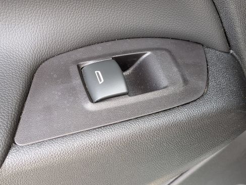 Used 2022 Chevrolet Equinox LT FWD image 28