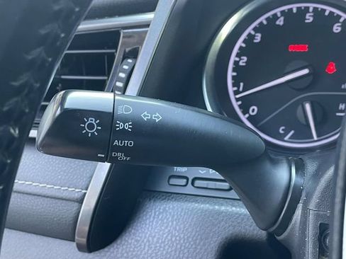 Used 2019 Toyota Camry SE FWD image 26