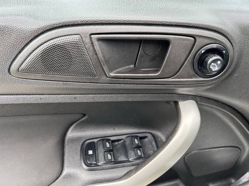 Used 2012 Ford Fiesta SES FWD image 23