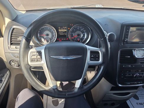 Used 2014 Chrysler Town & Country Touring FWD image 22
