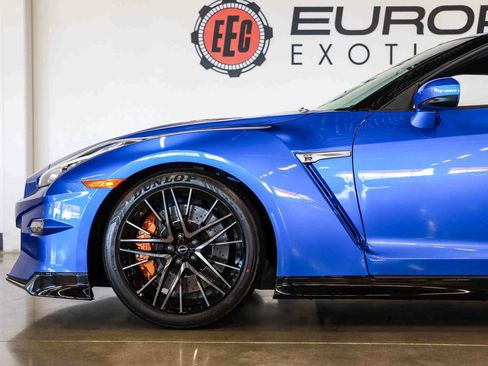 Used 2024 Nissan GT-R w/ Floor Mat Package AWD/4WD image 17