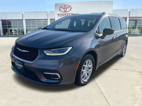 Used 2021 Chrysler Pacifica Touring-L FWD image 7