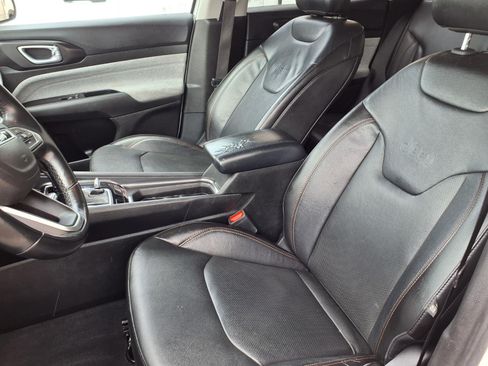 Used 2022 Jeep Compass Latitude AWD/4WD image 3