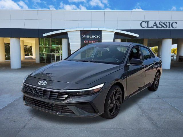 Used 2026 Hyundai Elantra Sport FWD image 3
