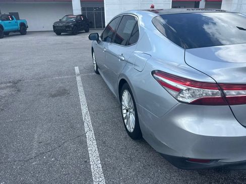 Used 2018 Toyota Camry XLE FWD image 12