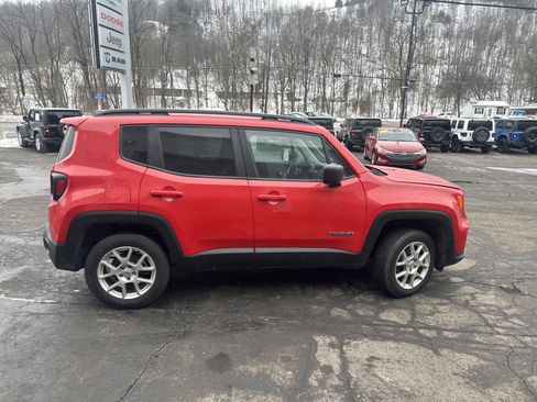Used 2022 Jeep Renegade Latitude image 4