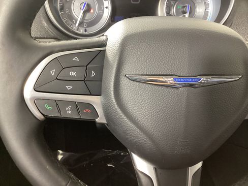 Used 2015 Chrysler 300 Limited image 24