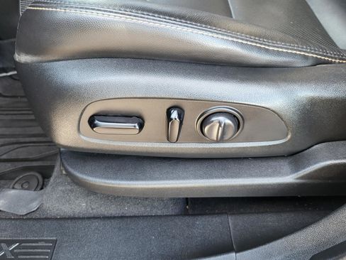 Used 2020 Chevrolet Equinox LT w/ Sport Edition image 18