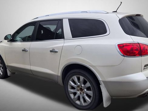 Used 2010 Buick Enclave CXL w/ Trailering Provision Package FWD image 4
