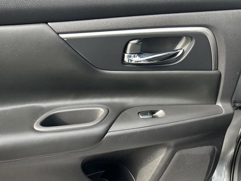 Used 2015 Nissan Altima 2.5 SV w/ Convenience Package image 15