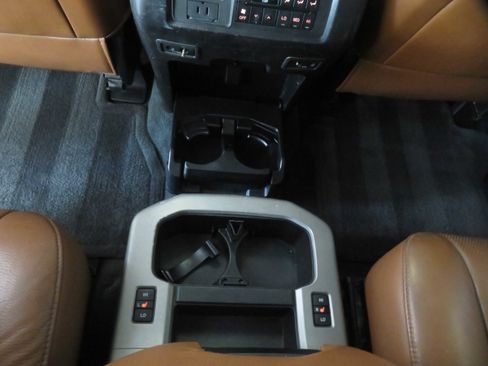 Used 2017 Toyota Sequoia Platinum RWD image 65