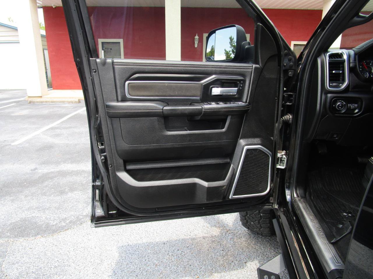 Used 2022 RAM 2500 Laramie w/ Night Edition AWD/4WD image 22