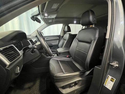 Certified 2022 Volkswagen Atlas SE image 11