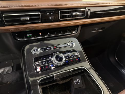 Used 2023 Lincoln Nautilus Reserve image 20