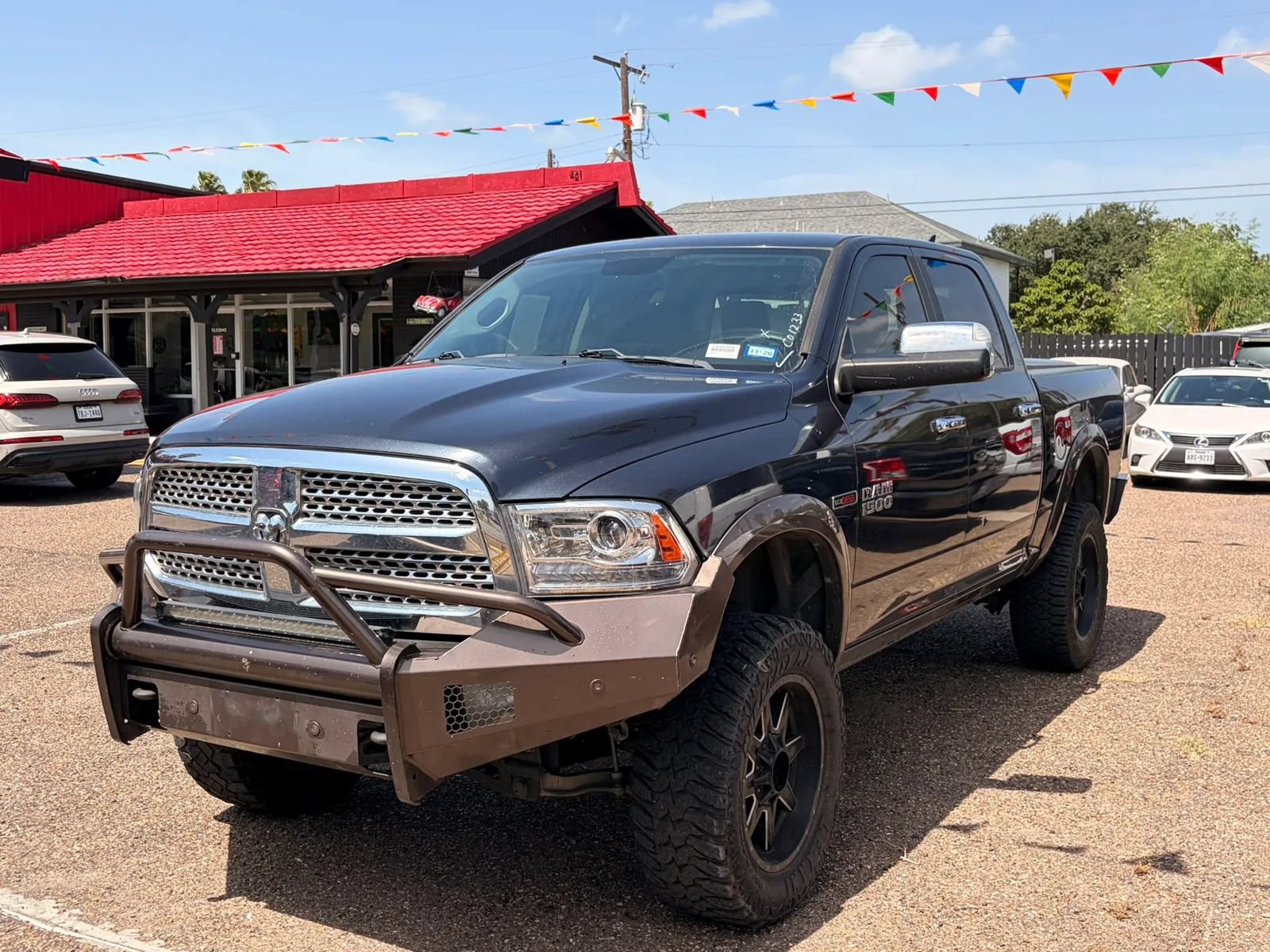Used 2017 RAM 1500 Laramie w/ Convenience Group AWD/4WD image 2