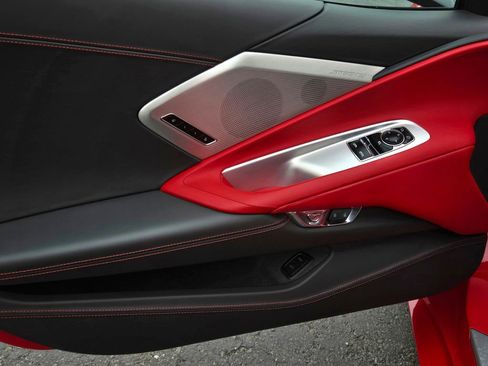 Used 2021 Chevrolet Corvette Stingray Premium Cpe w/ Z51 Performance Package RWD image 18