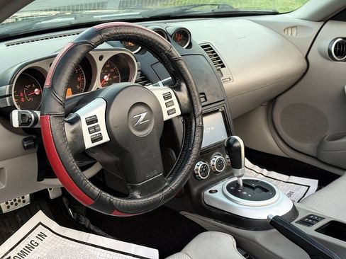 Used 2007 Nissan 350Z Touring RWD image 17