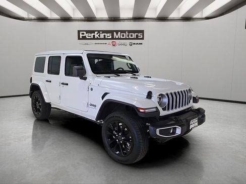 Used 2025 Jeep Wrangler Unlimited Sahara w/ Safety Group AWD/4WD image 7
