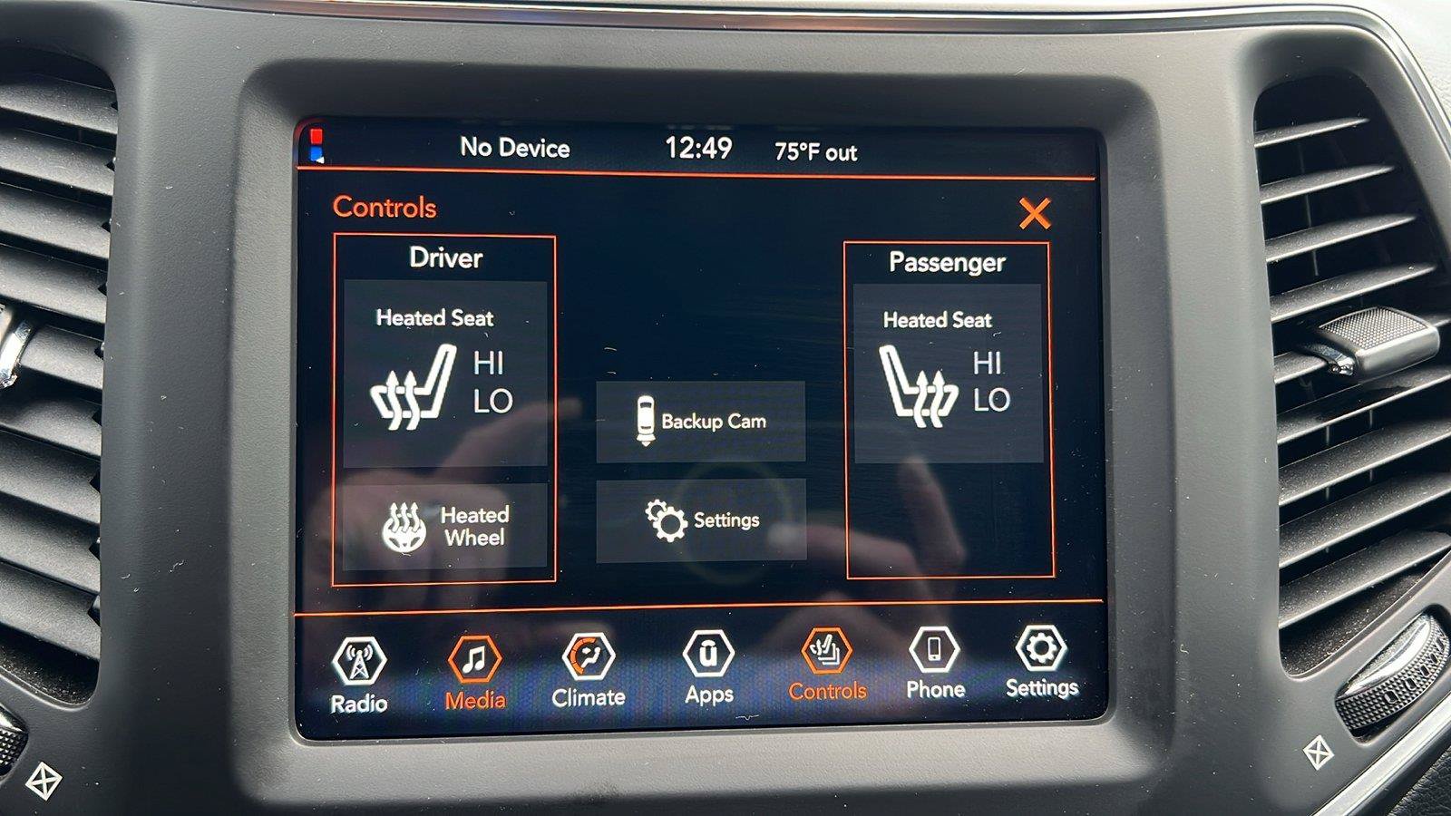 Used 2022 Jeep Cherokee Latitude w/ Sun & Sound Group AWD/4WD image 29