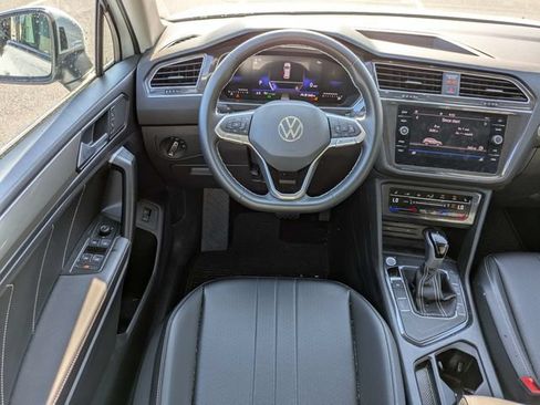 Used 2024 Volkswagen Tiguan SE FWD image 17