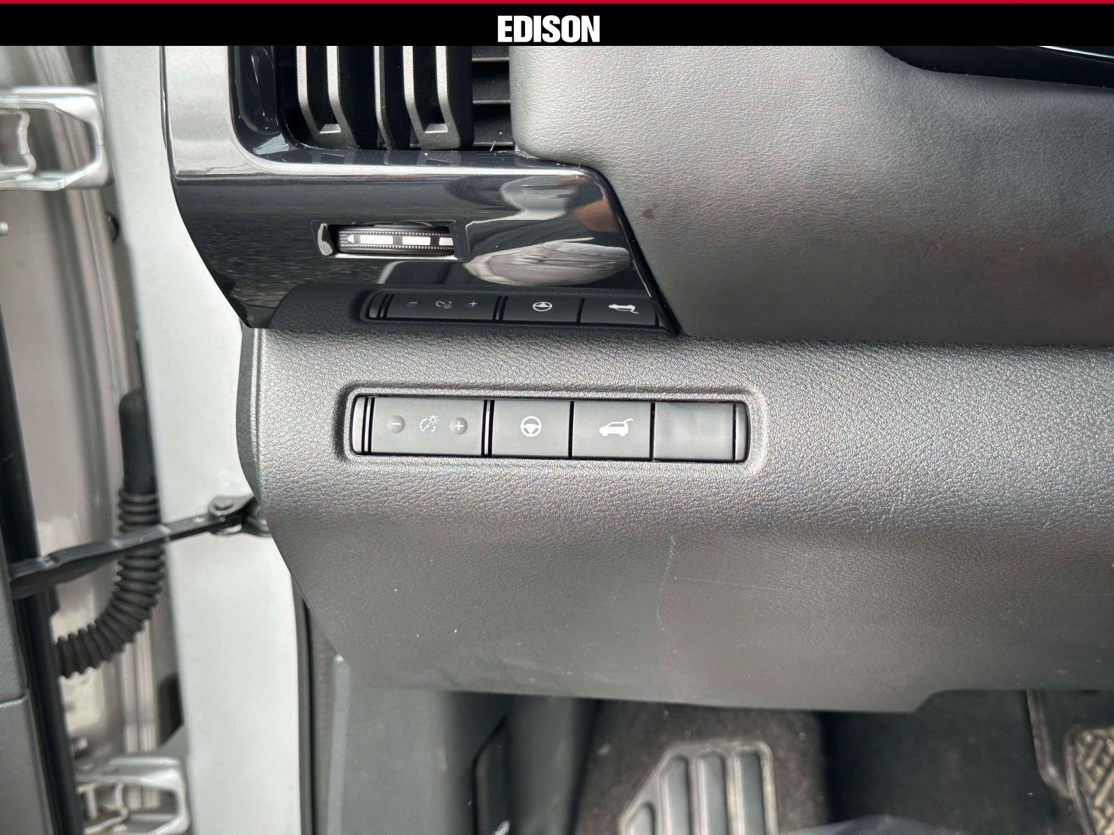 Used 2025 Nissan Pathfinder SV AWD/4WD image 19