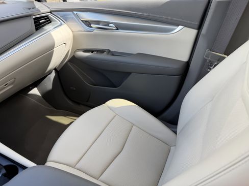 Used 2022 Cadillac XT5 Premium Luxury image 17