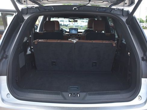 Used 2023 Lincoln Aviator Reserve w/ Equipment Group 201A AWD/4WD image 18