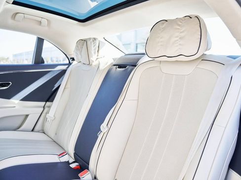 Used 2024 Bentley Flying Spur V8 image 41