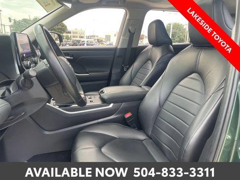 Certified 2024 Toyota Highlander XLE FWD image 31