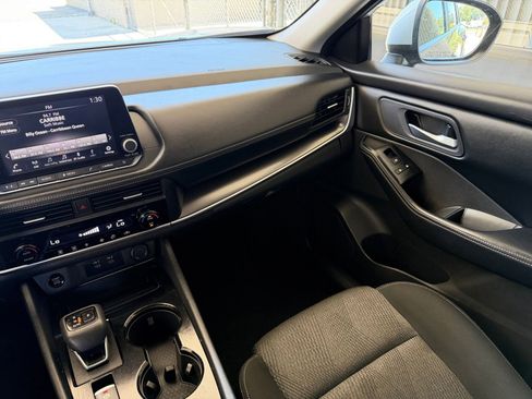 Used 2025 Nissan Rogue SV FWD image 37