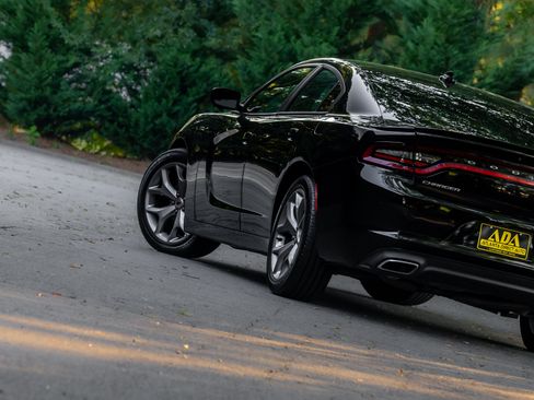Used 2017 Dodge Charger SXT w/ Plus Group RWD image 25