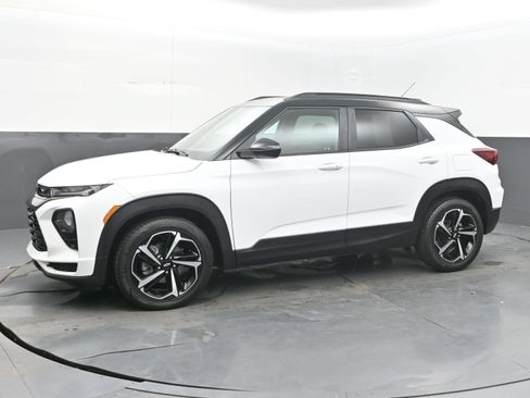Used 2021 Chevrolet TrailBlazer RS w/ Sun and Liftgate Package FWD image 4