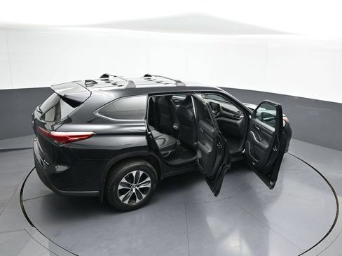 Certified 2020 Toyota Highlander XLE AWD/4WD image 47