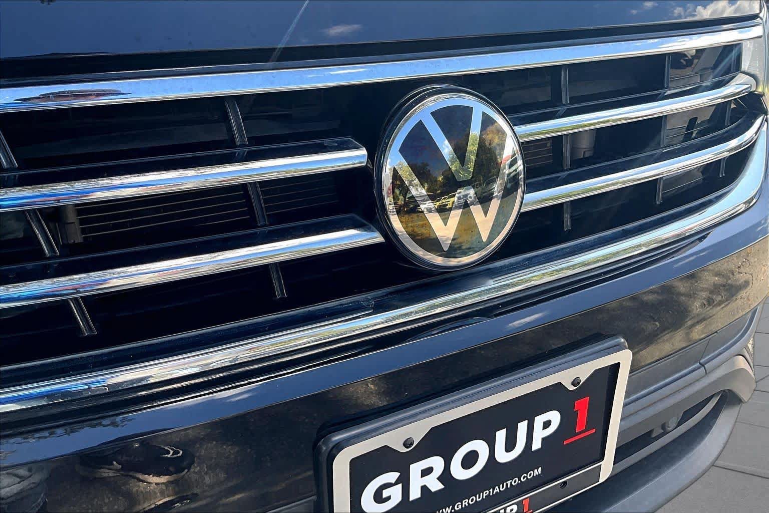Used 2022 Volkswagen Tiguan SE w/ Panoramic Sunroof Package FWD image 32