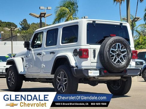 Used 2025 Jeep Wrangler Unlimited Sahara AWD/4WD image 13
