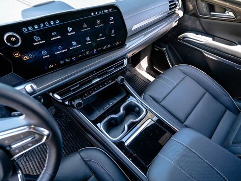 Certified 2025 Chevrolet Traverse High Country AWD/4WD image 21