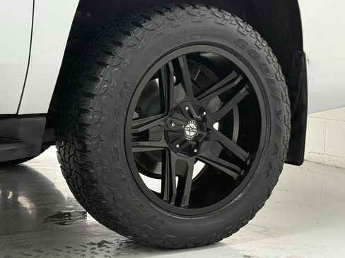 Used 2015 Chevrolet Suburban LT image 43