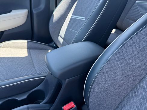 Certified 2021 Hyundai Venue FWD image 14