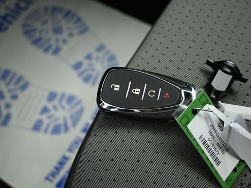 Used 2025 Chevrolet Trax LT FWD image 28