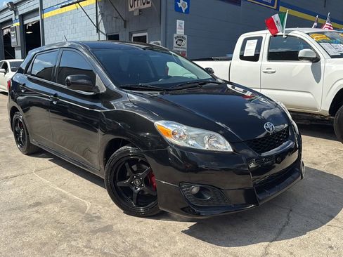 Used 2010 Toyota Matrix image 1