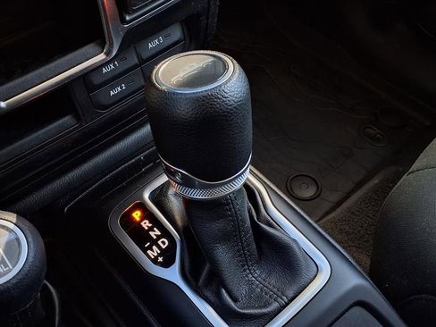 Used 2021 Jeep Gladiator Sport image 17