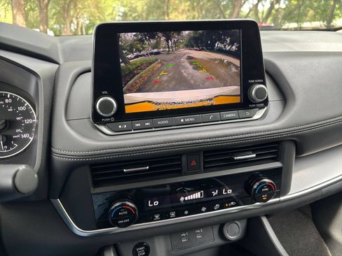 Used 2025 Nissan Rogue SV FWD image 17