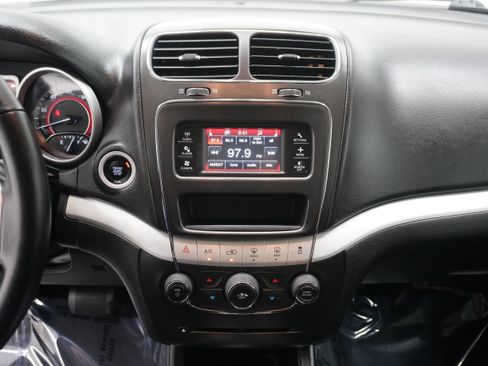 Used 2018 Dodge Journey SE w/ Popular Equipment Group FWD image 17