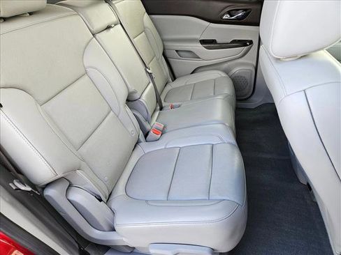 Used 2023 GMC Acadia SLT image 20