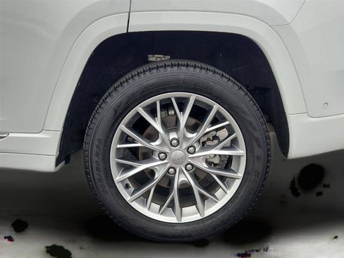 Used 2025 Jeep Grand Cherokee Summit AWD/4WD image 34