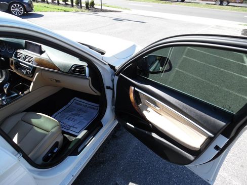 Used 2018 BMW 330i xDrive Sedan w/ Premium Package image 23